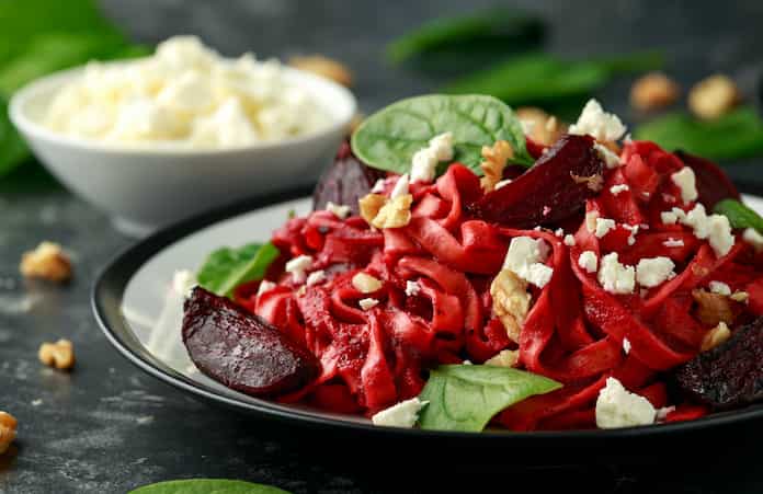 Kırmızı pancarlı makarna 1 yaş sonrası